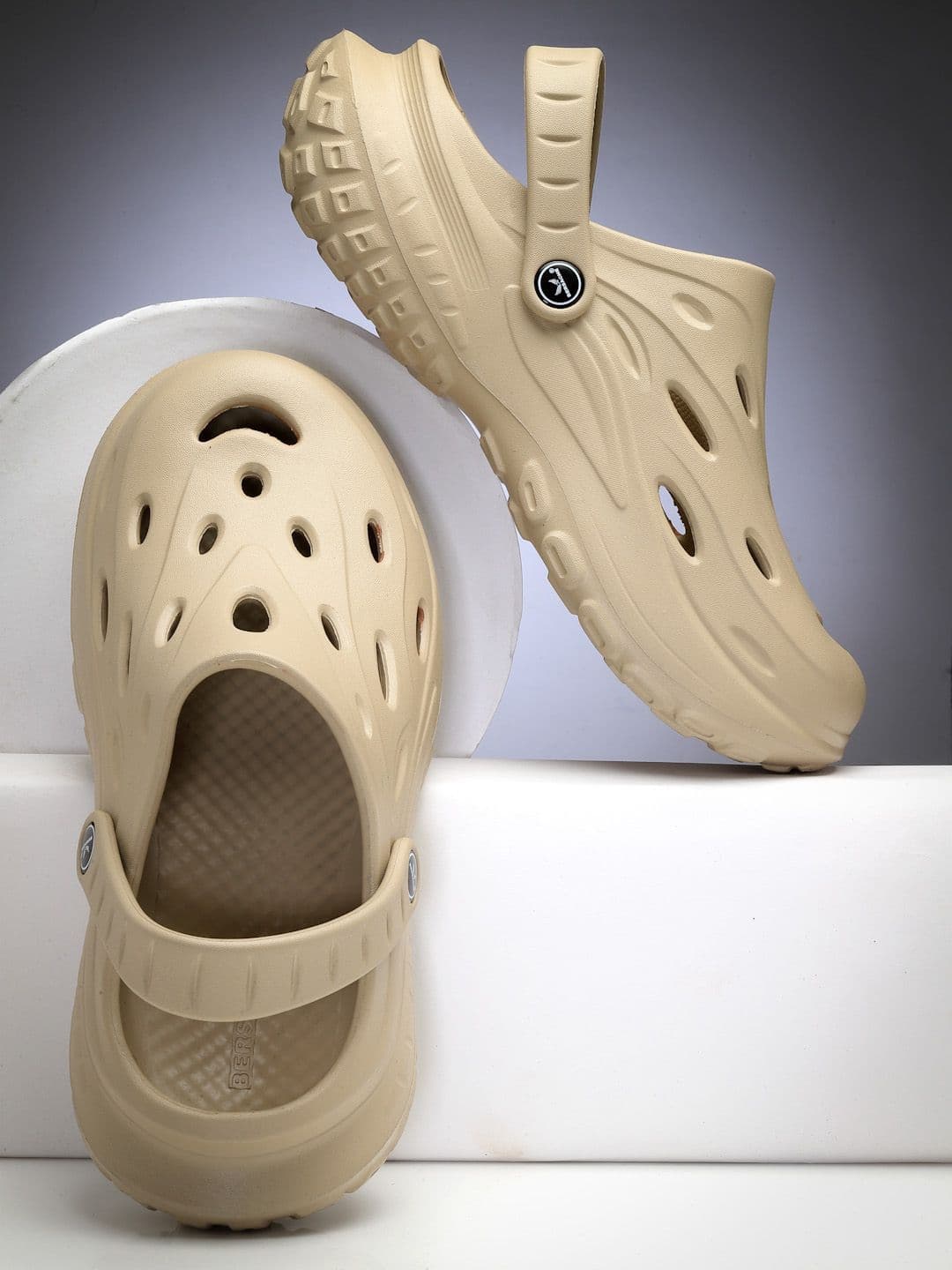 BERSACHE Men Open Toe Flats - view 1