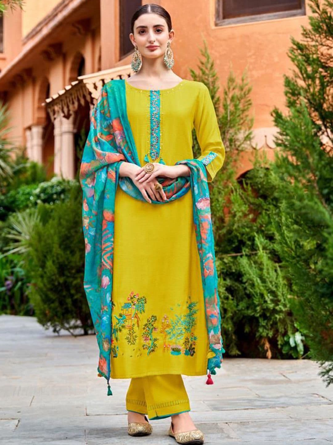 MITTOO Floral Printed Round Neck Straight Kurta With Trousers & Dupatta - view 1