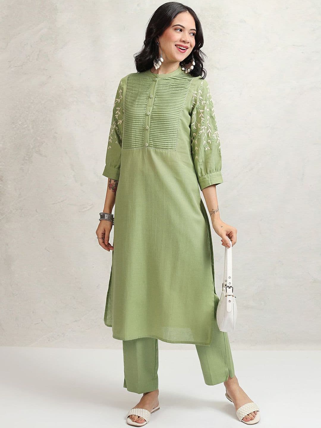 Vishudh Women Floral Embroidered Regular Thread Work Pure Cotton Republic Day Kurta with Trousers - view 1
