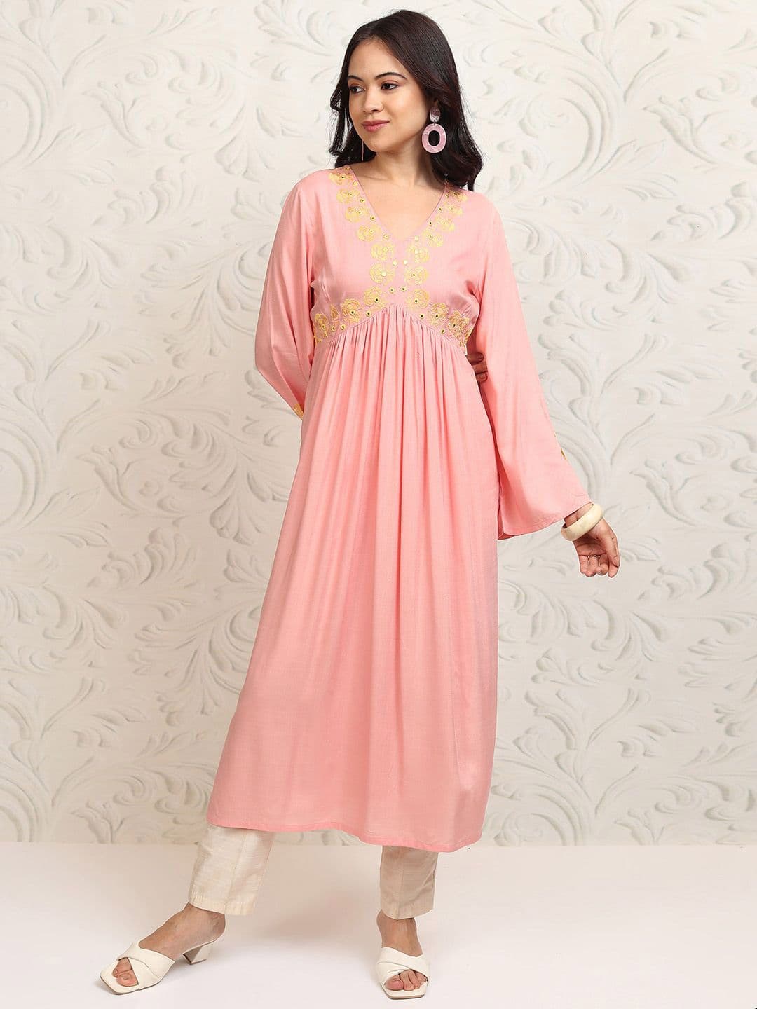 Vishudh Women Floral Embroidered Flared Sleeves Thread Work Anarkali Kurta - view 1