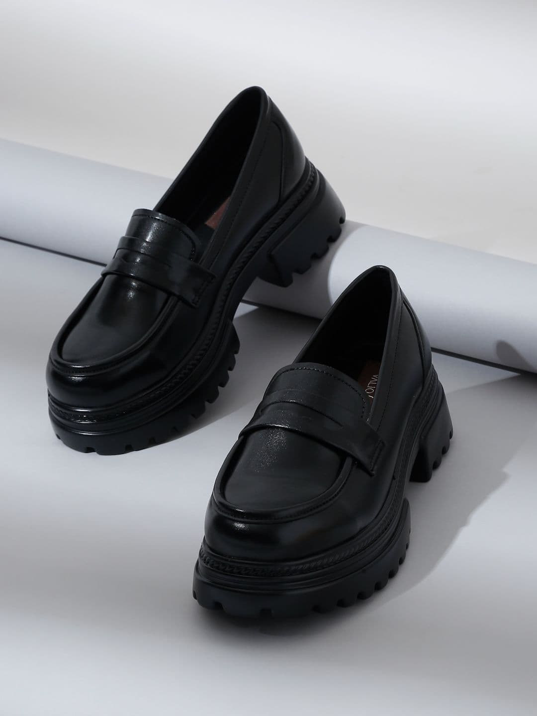 VALIOSAA Women Slip-On Sneakers - view 1