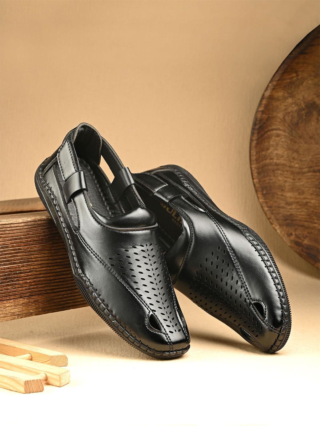 BUCIK Men Textured Shoe-Style Sandals - view 1