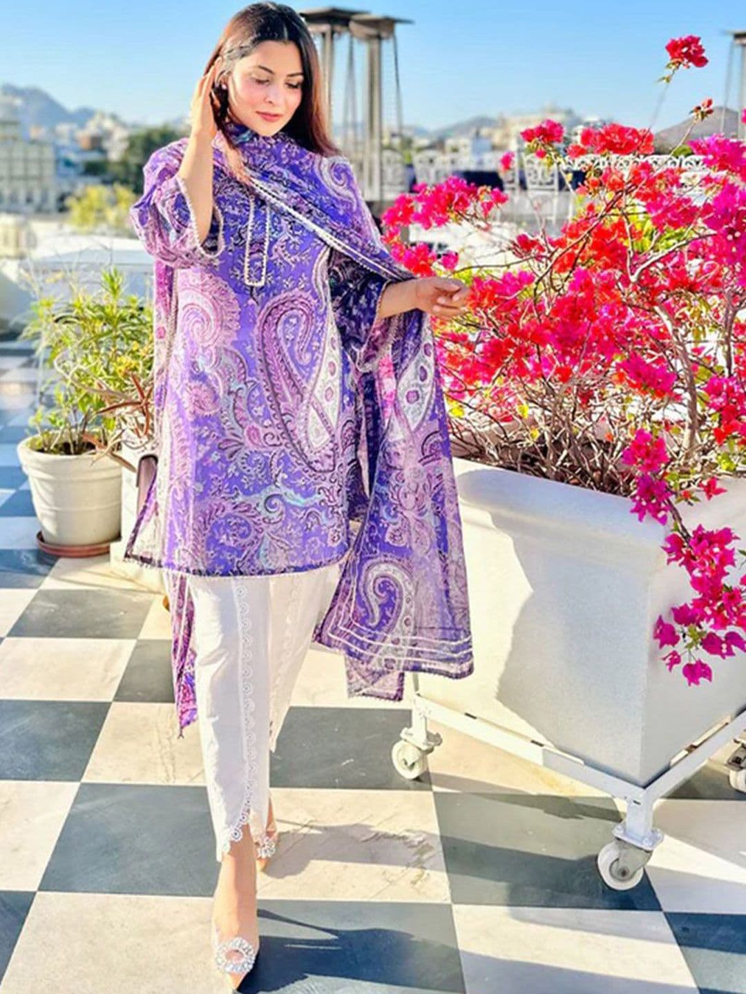 DIVASTRI Women Paisley Printed Regular Kurta with Trousers & With Dupatta - view 1