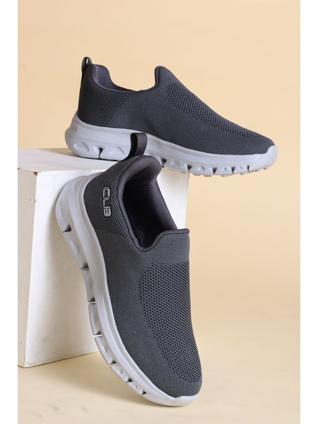 Columbus Men Non-Marking Walking Shoes - view 1