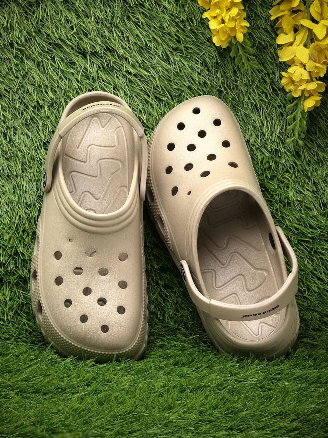 BERSACHE Men Rubber Casual Clogs - view 1
