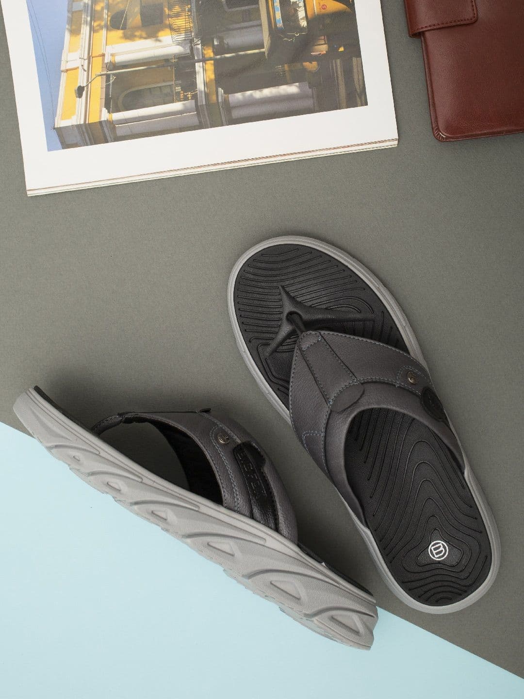 Big Fox Men Slip-On Sandals - view 1