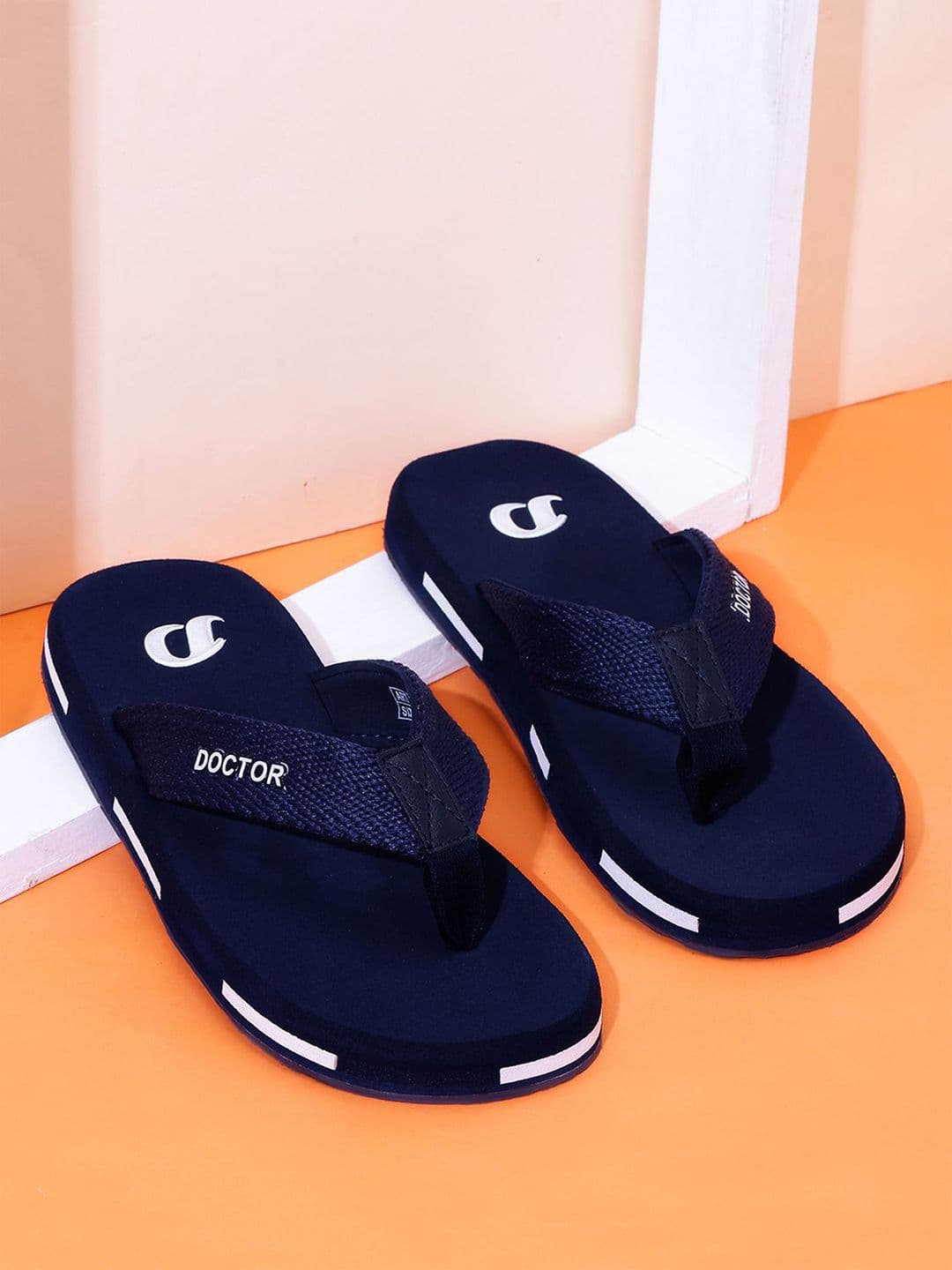 DOCTOR EXTRA SOFT Men Printed Rubber Thong Flip-Flops - view 1
