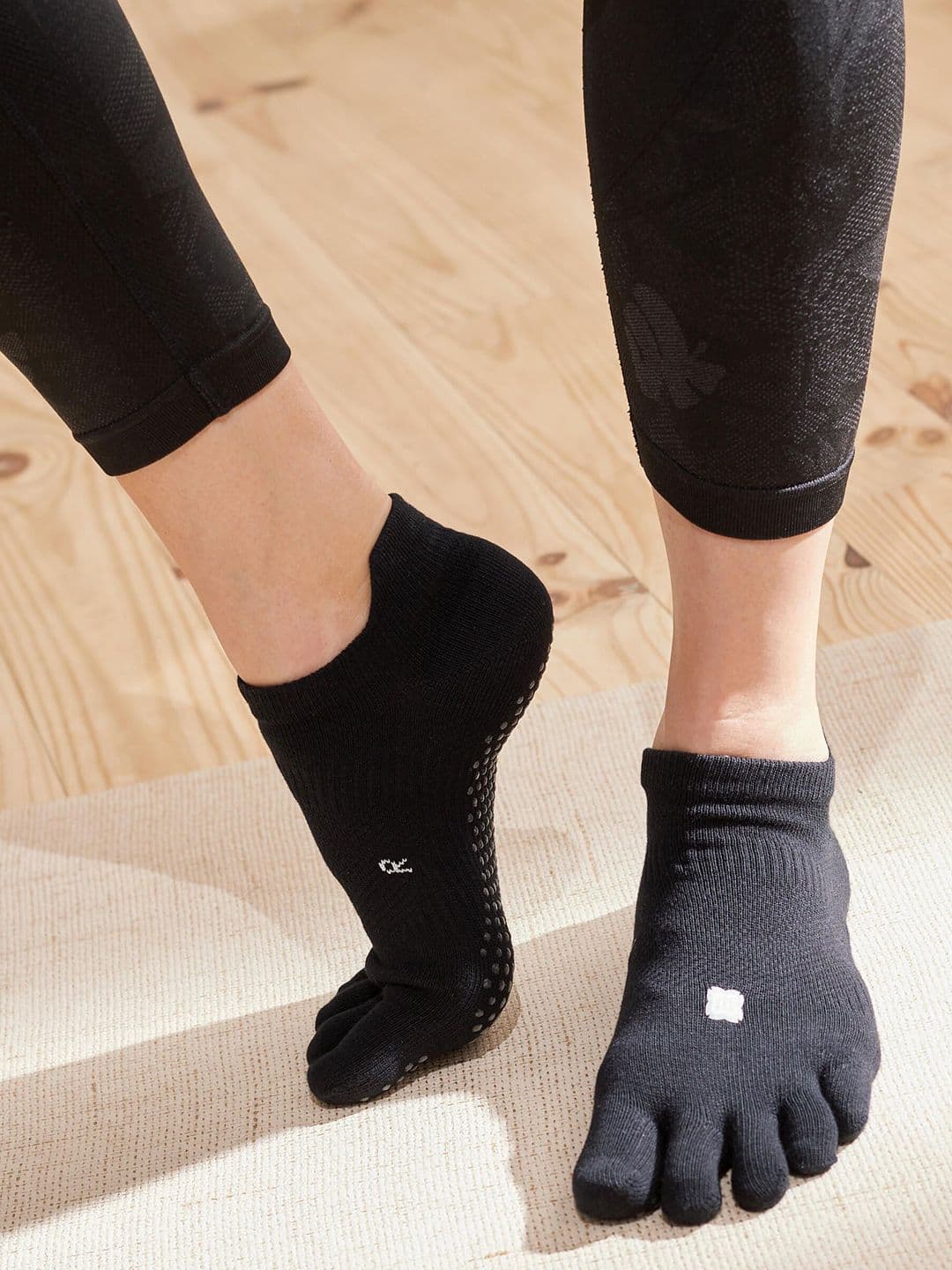 Decathlon Kimjaly - Unisex Black Non-Slip Yoga Toe Socks - view 1
