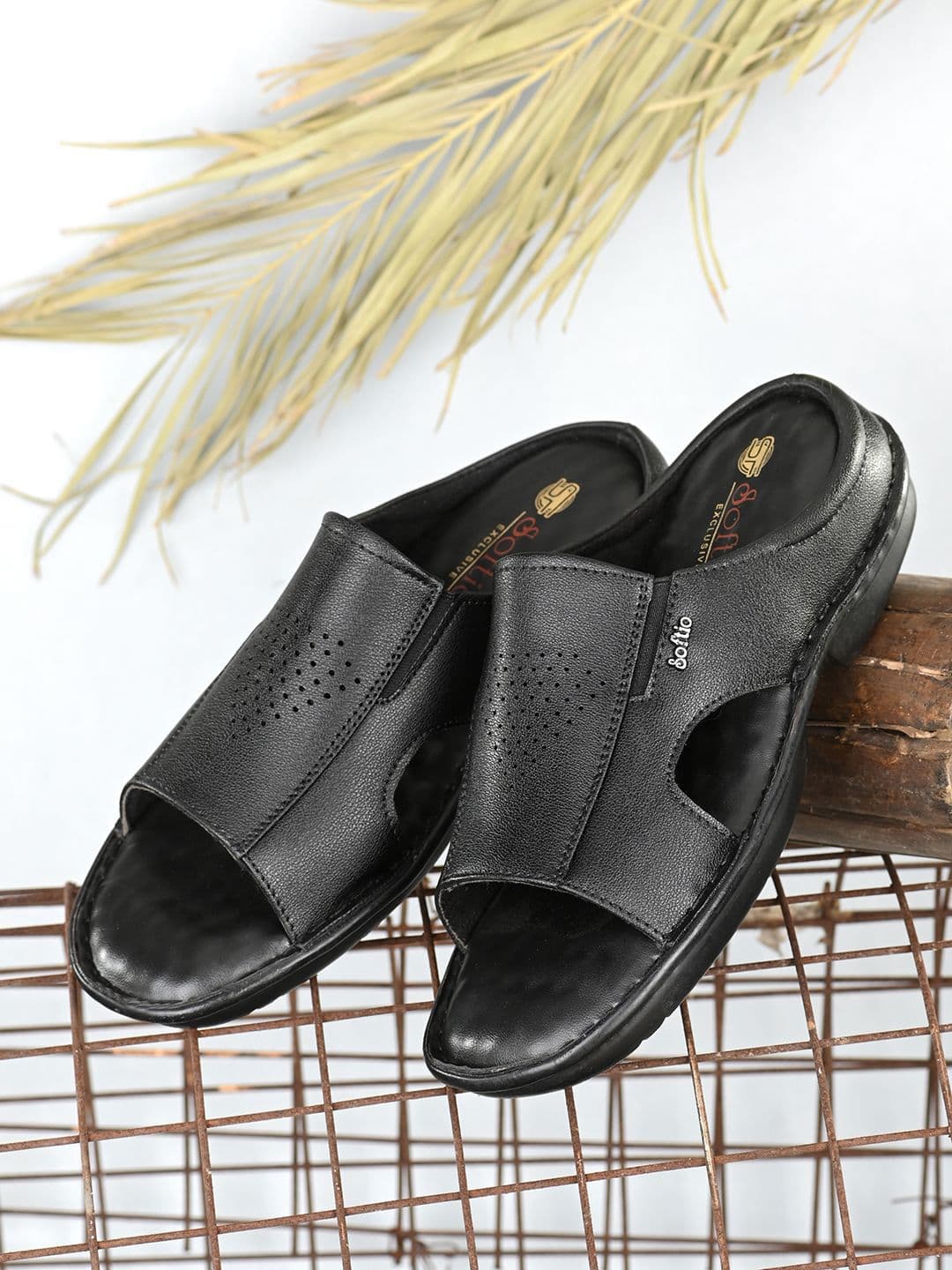 SOFTIO Men Slip-On Comfort Sandals - view 1