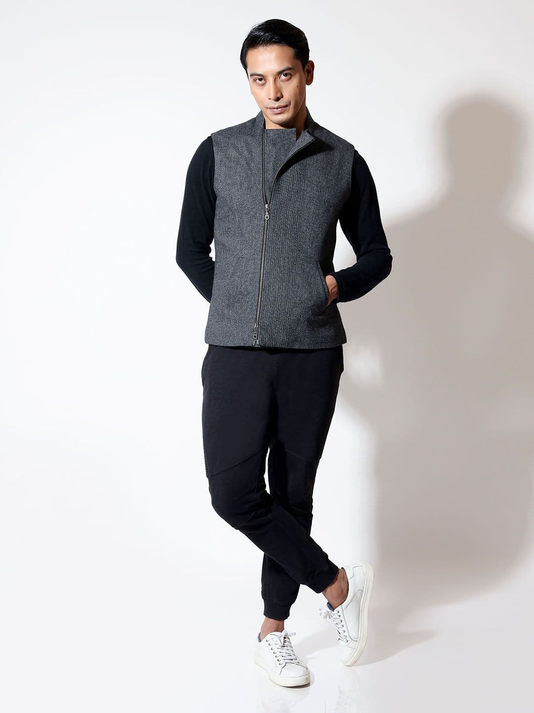VIVEK KARUNAKARAN Men Sleeveless Tailored Jacket - view 1