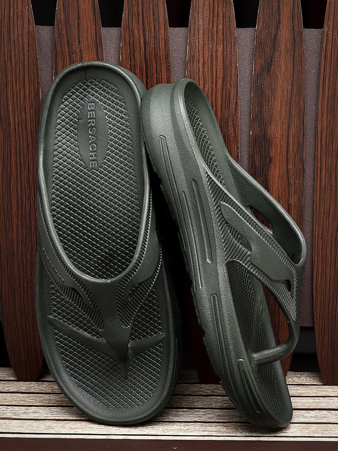 BERSACHE Men Solid Extra Soft Thong Flip-Flops - view 1