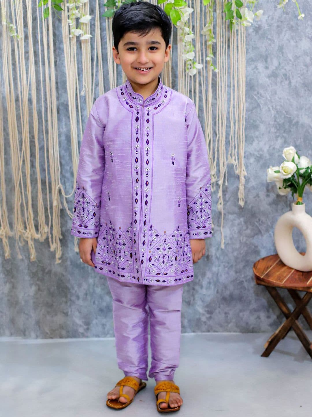 BownBee Boys Mandarin Collar Embroidered Sherwani Set - view 1