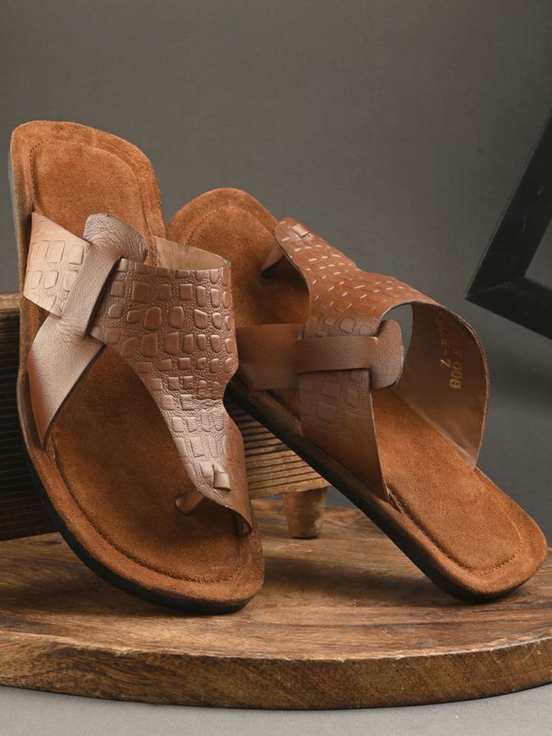 Auserio Men Self Design Slip-On Flip-Flops - view 1