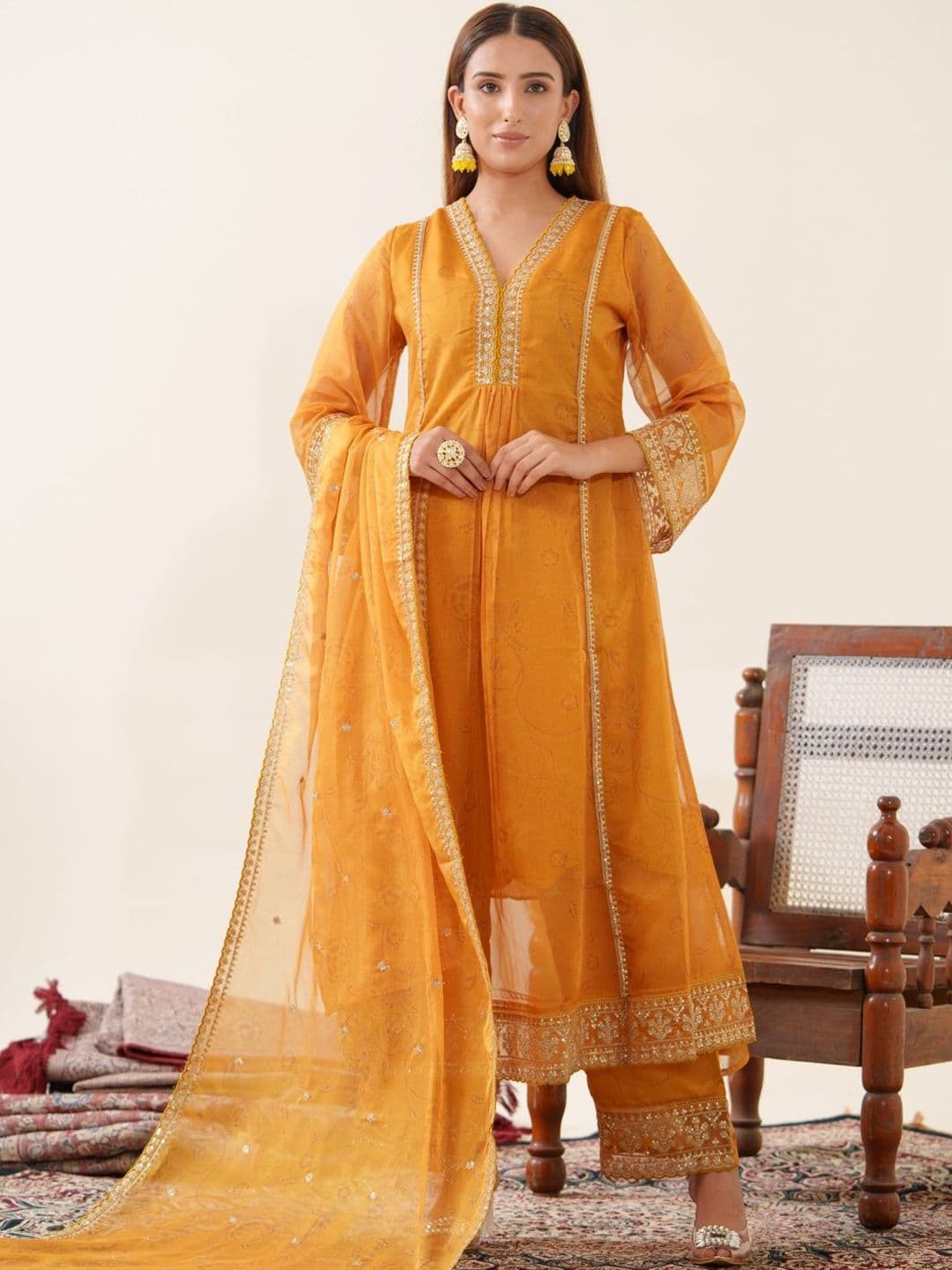 House of Pataudi Ethnic Motifs Woven Design Kurta With Trousers & Dupatta - view 1