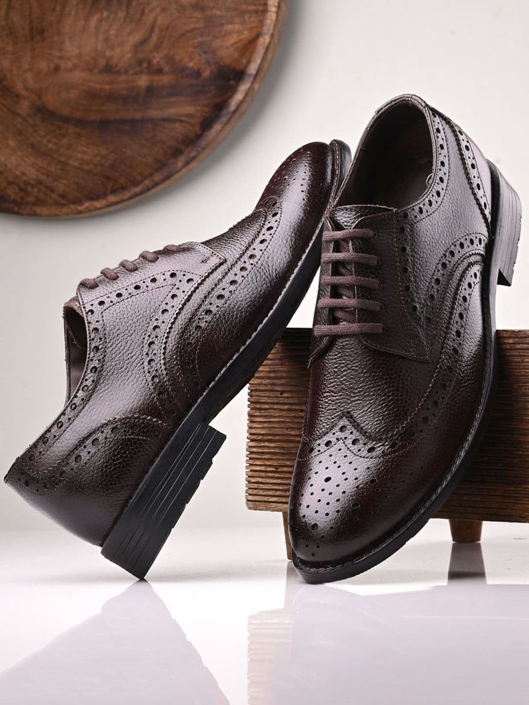 Auserio Men Solid Leather Formal Brogues - view 1