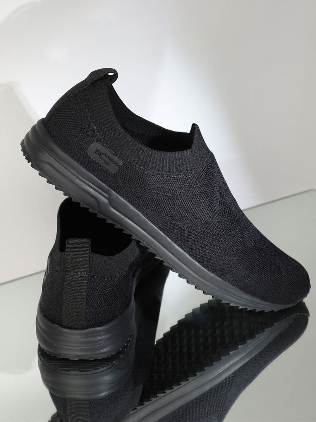 Goldstar Men Mesh Running Non-Marking Shoes - view 1