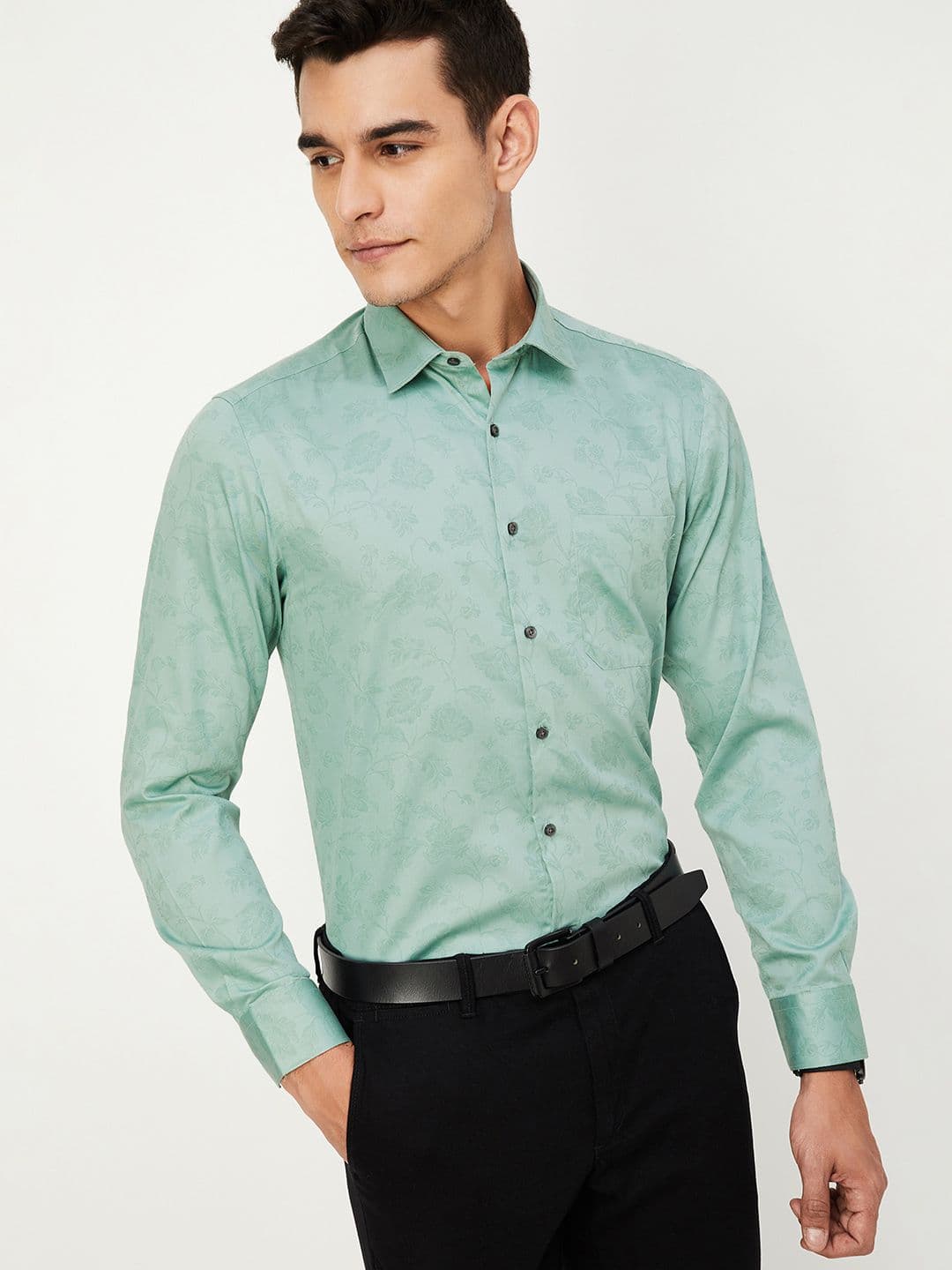 max Men Spread Collar Textured Cotton Casual Shirt