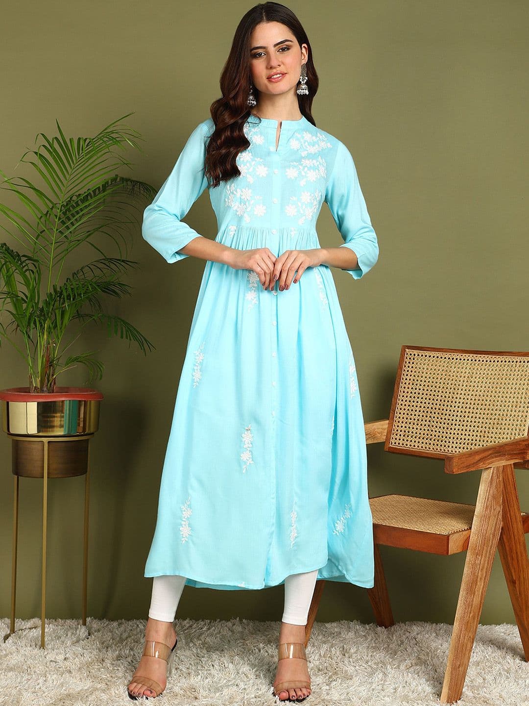 Kapad Dwar Floral Embroidered Mandarin Collar Pleated A-Line Kurta - view 1