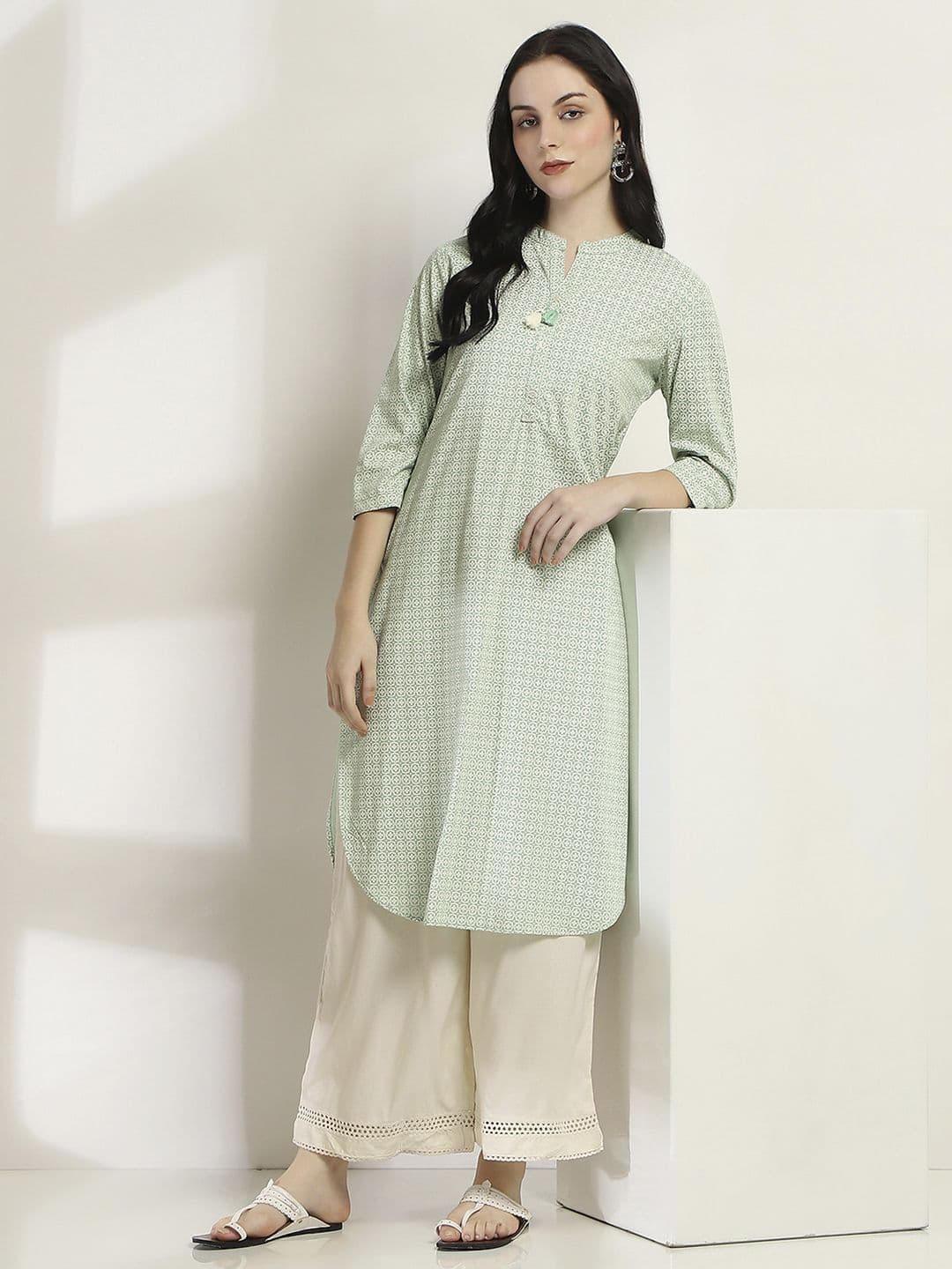 Rangriti Floral Printed Mandarin Collar Thread Work Straight Kurta - view 1