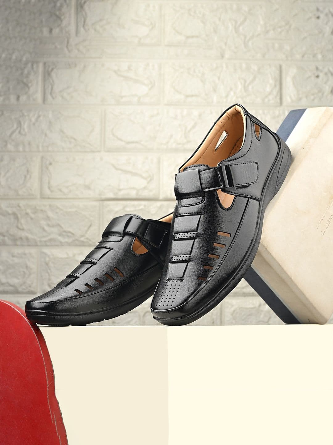 Vellinto Men Ethnic Comfort Sandals - view 1
