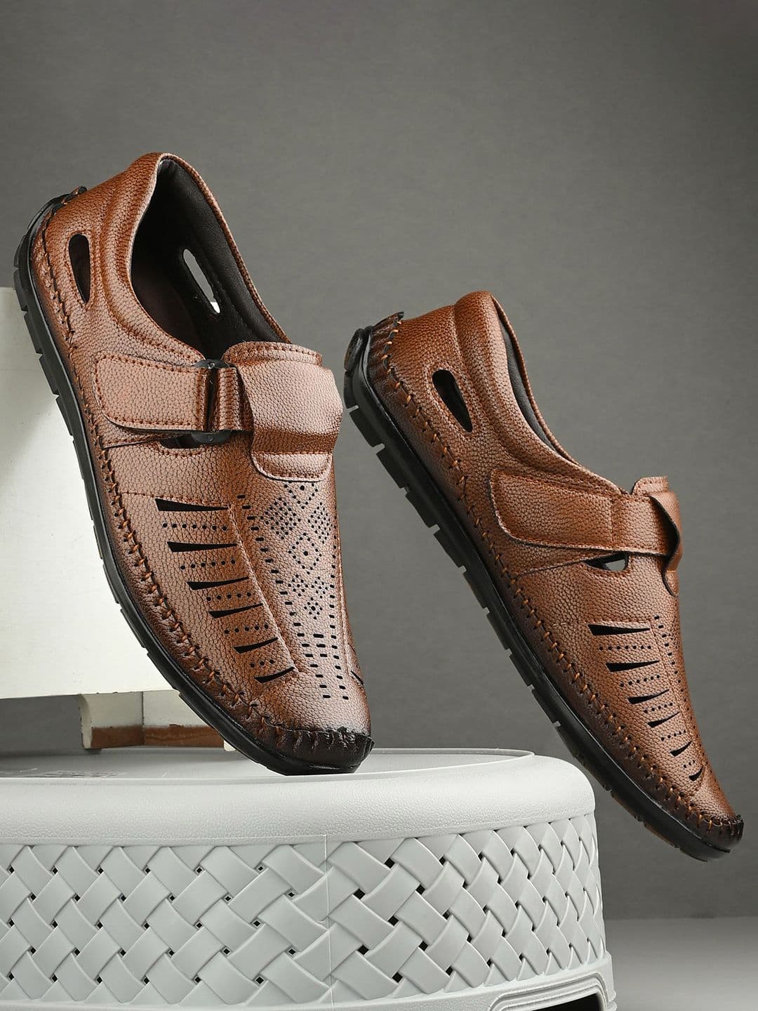 Vellinto Men Ethnic Comfort Sandals - view 1