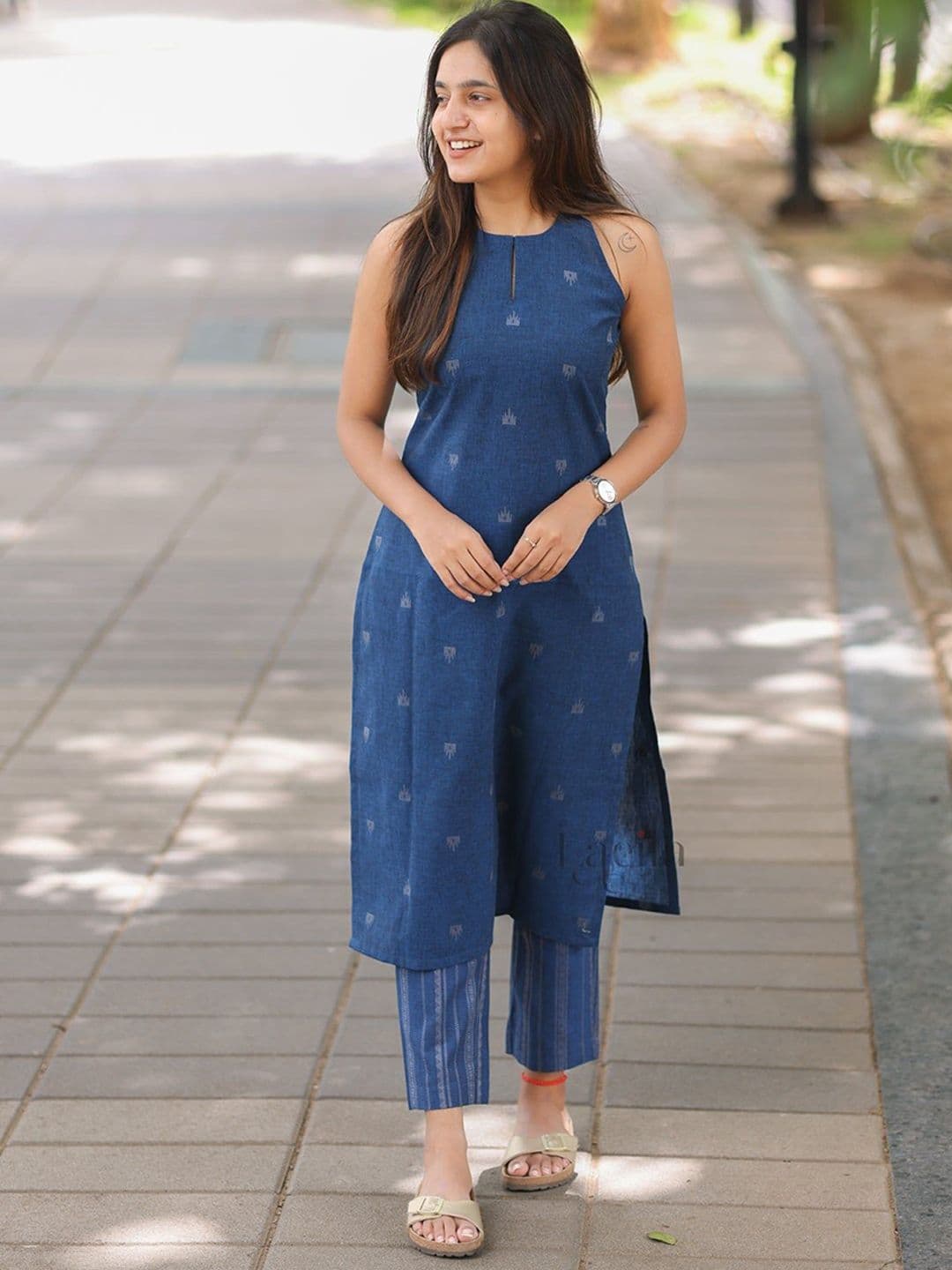 GoSriKi Women Floral Printed Kurta with Trouser - view 1