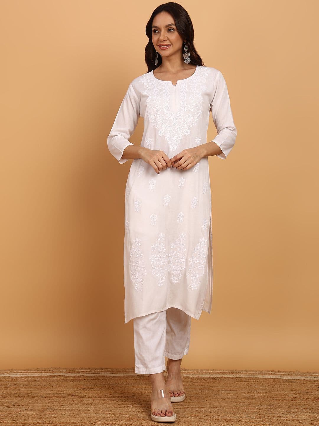 TOP N THREAD Women Floral Embroidered Chikankari Kurta - view 1