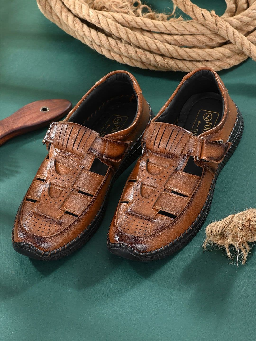 FOOTLOOSE Men Shoe-Style Sandals - view 1