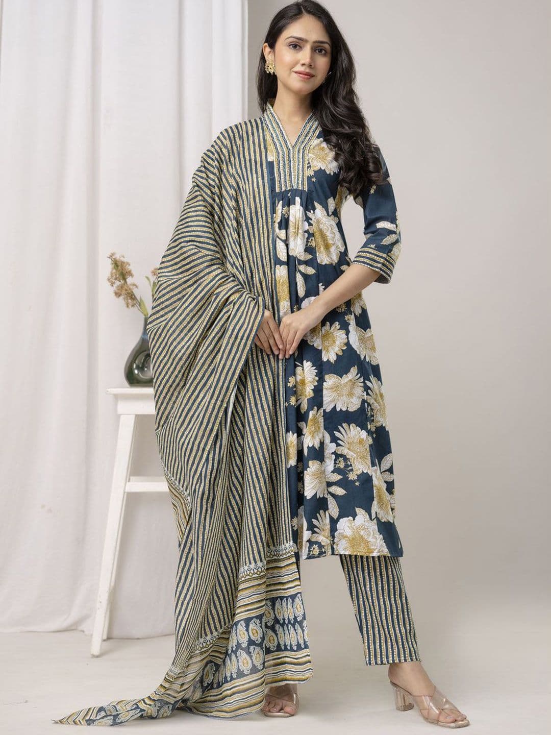 SINGNI Women Floral Printed Empire Pure Cotton Kurta with Trousers & With Dupatta - view 1