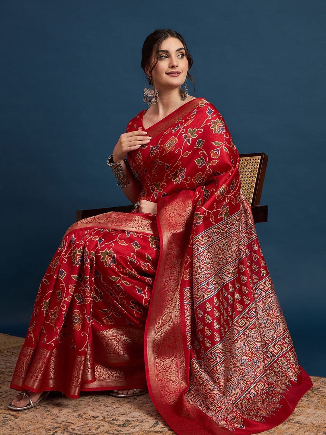 Sangria Woven Design Sungudi Saree With Blouse Piece - view 1