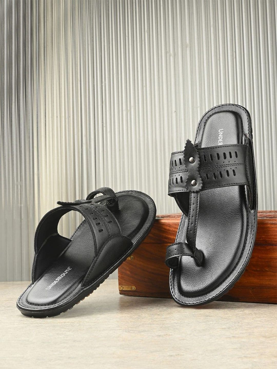UNDERROUTE Men Comfort Sandals - view 1