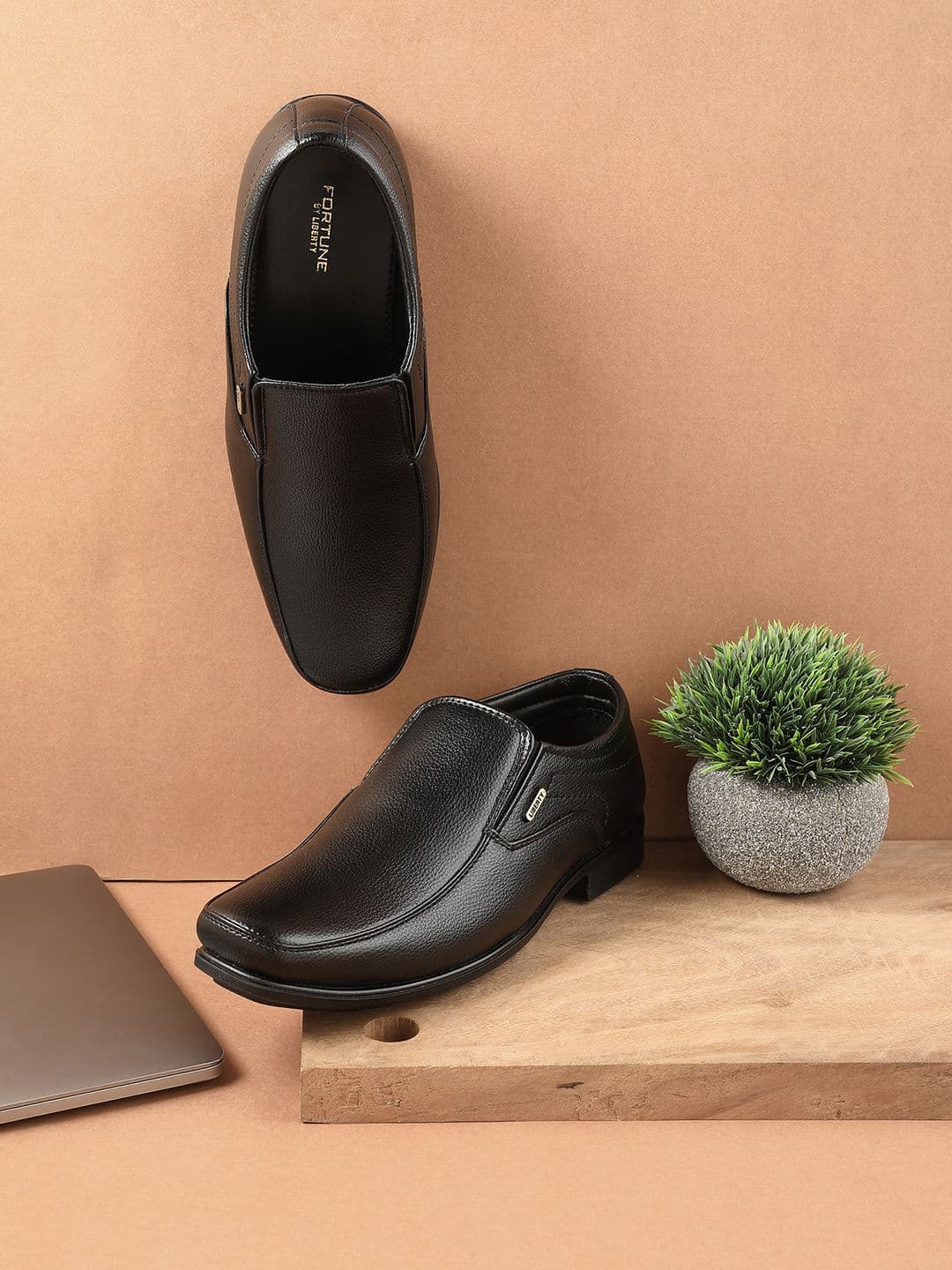Liberty Men Textured Regular Round Toe Slip-On Shoes - view 1