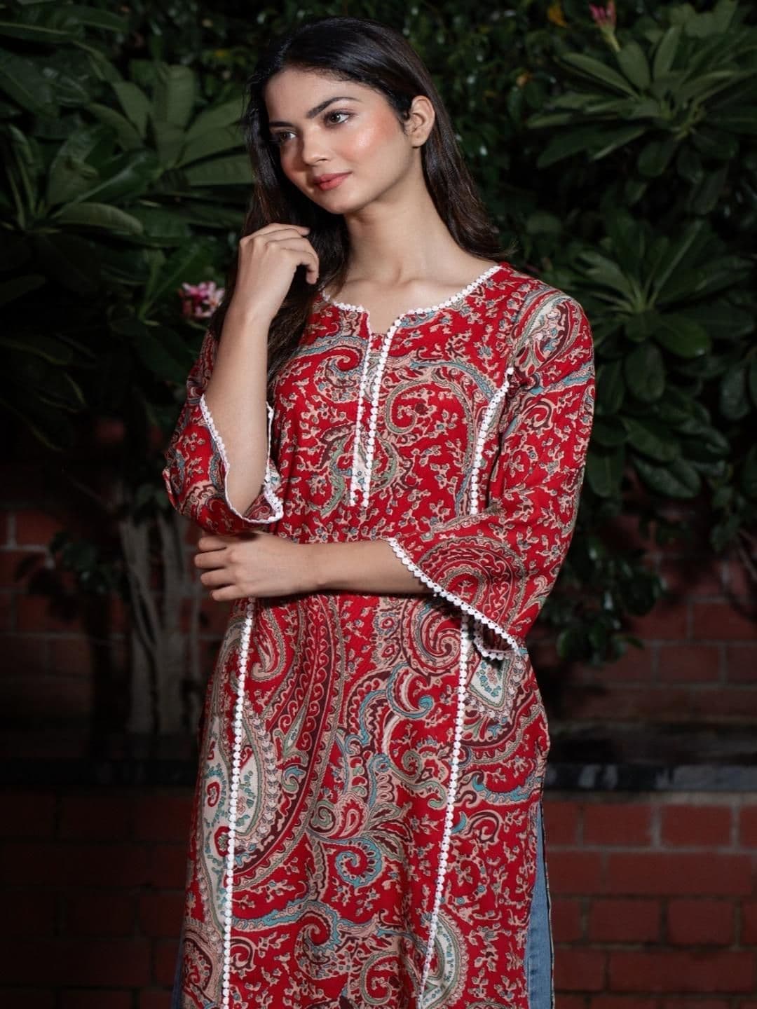Tabeedah Women Red Viscose Rayon Kurtas - view 1