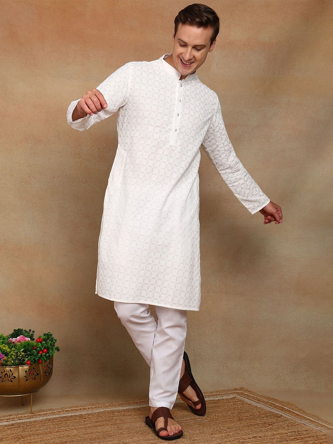 HERE&NOW Ethnic Motifs Embroidered Mandarin Collar Thread Work Straight Kurta - view 1