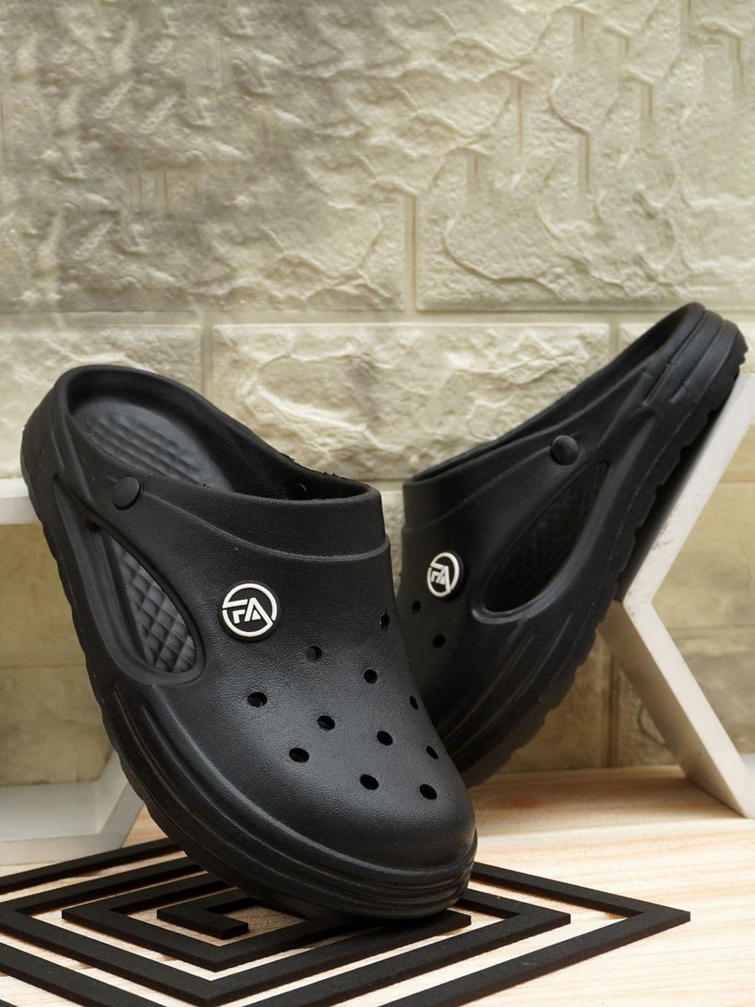 Feel alive Men Set of 4 Clogs Flip Flops - view 1