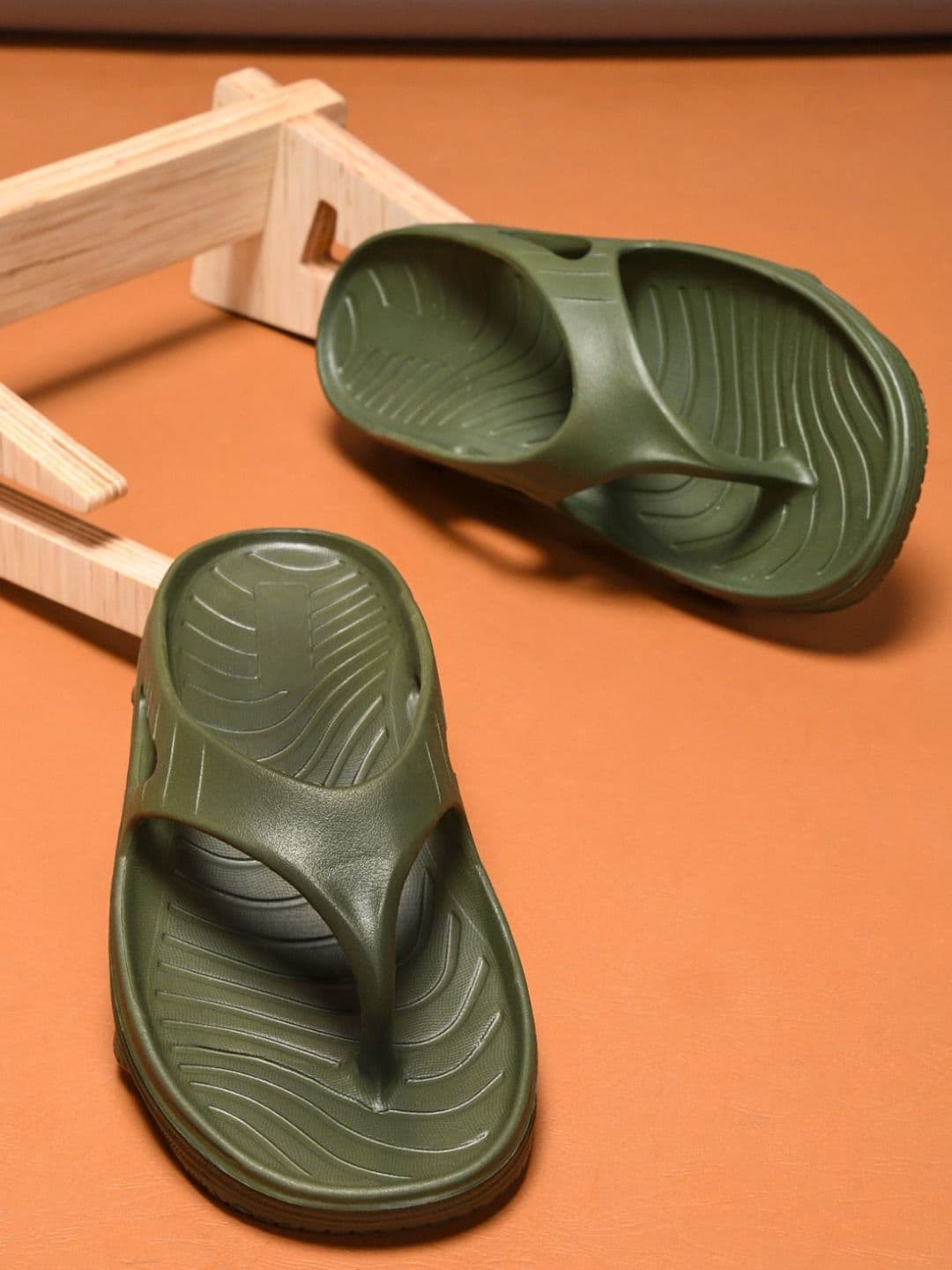 Deflow Men Self Design Casual Thong Flip-Flops - view 1