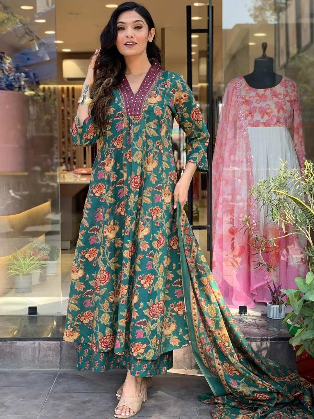 BLACK PATTI Women Self Design Viscose Rayon Kurta Sets With Dupatta - view 1