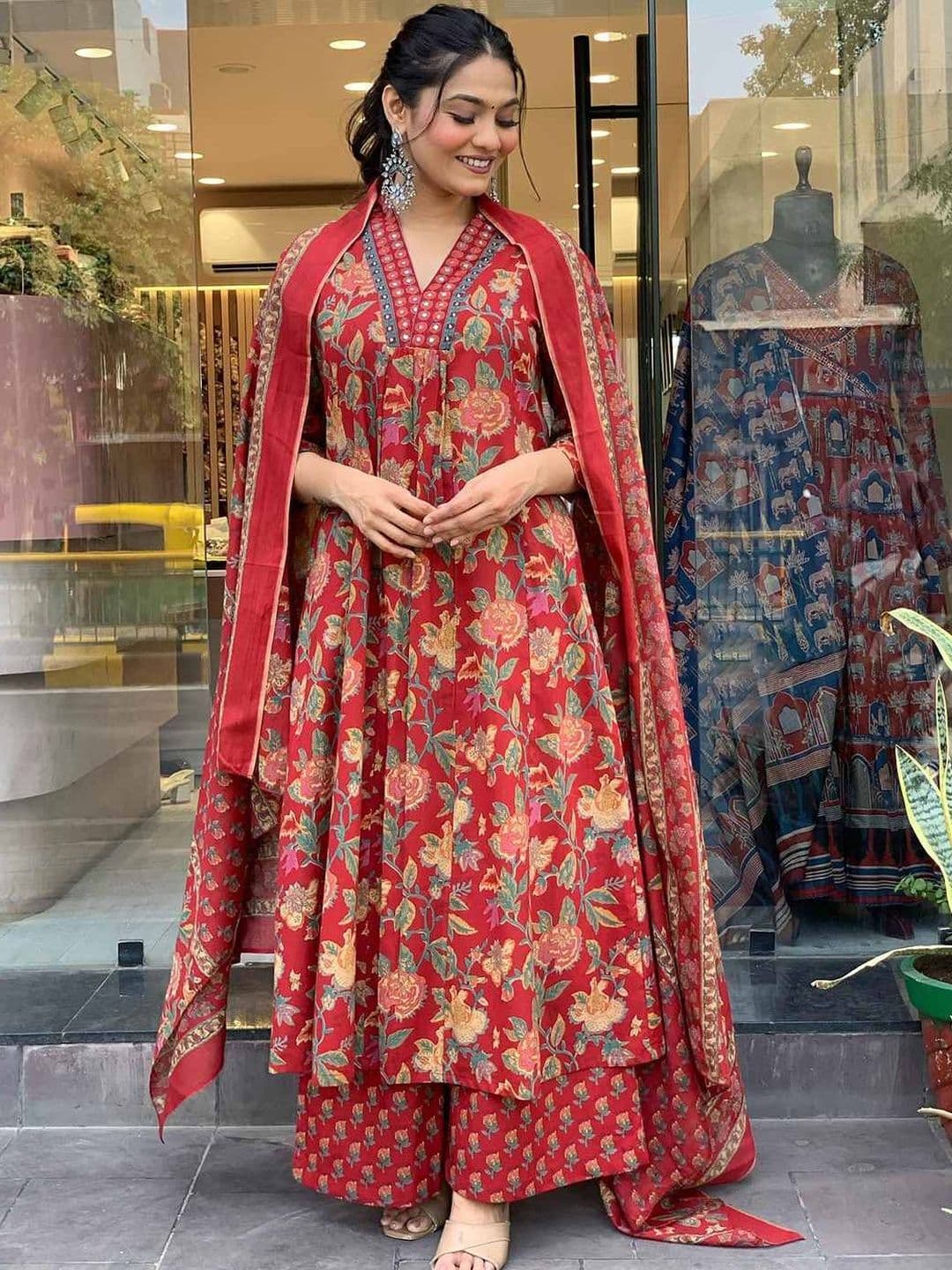 BAMSOM WEAR Women Self Design Viscose Rayon Kurta Sets With Dupatta - view 1