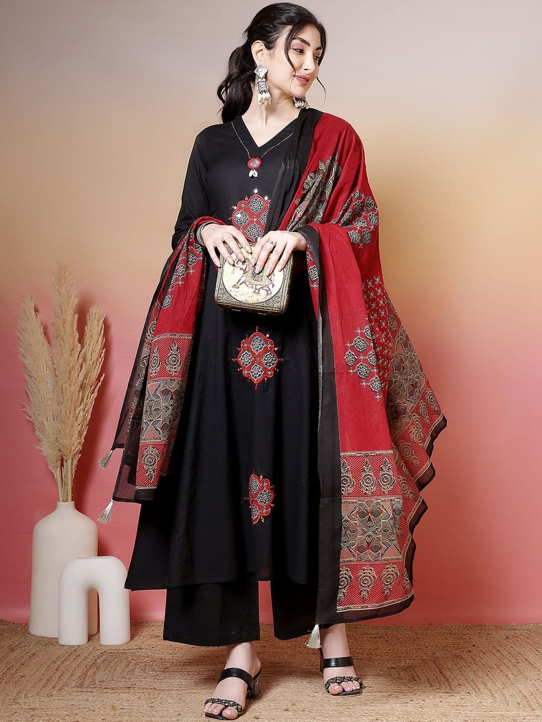 Sangria Women Solid Viscose Rayon Kurta Sets With Dupatta - view 1