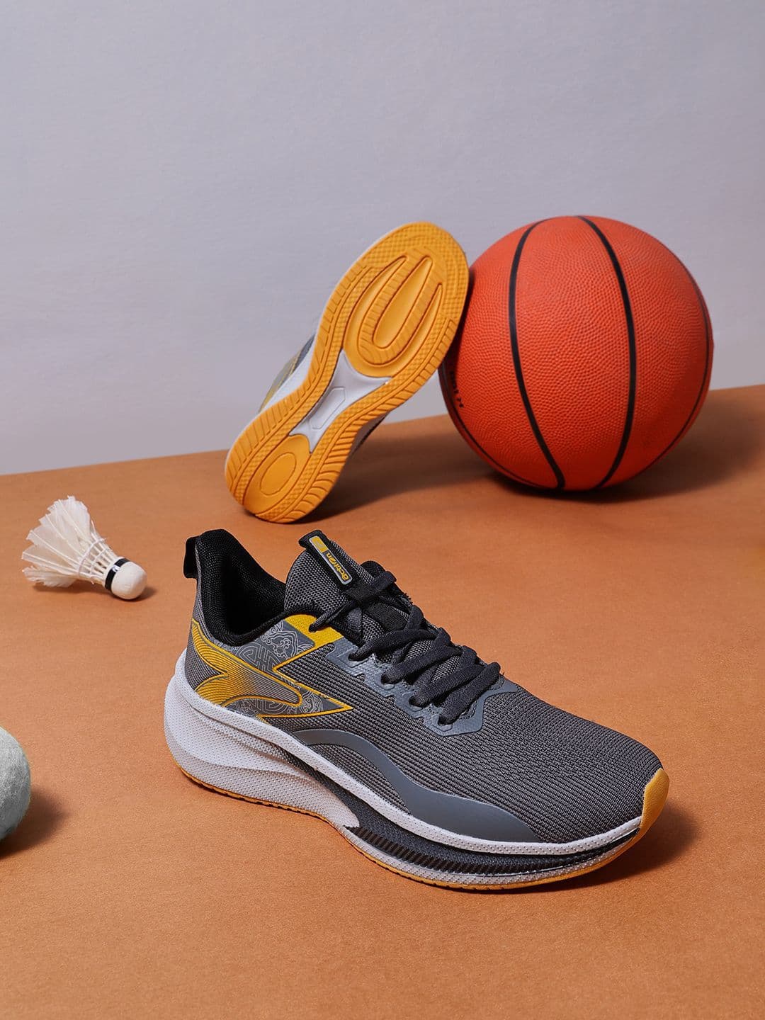 Action Men Mesh Running Non-Marking Sports Shoes - view 1