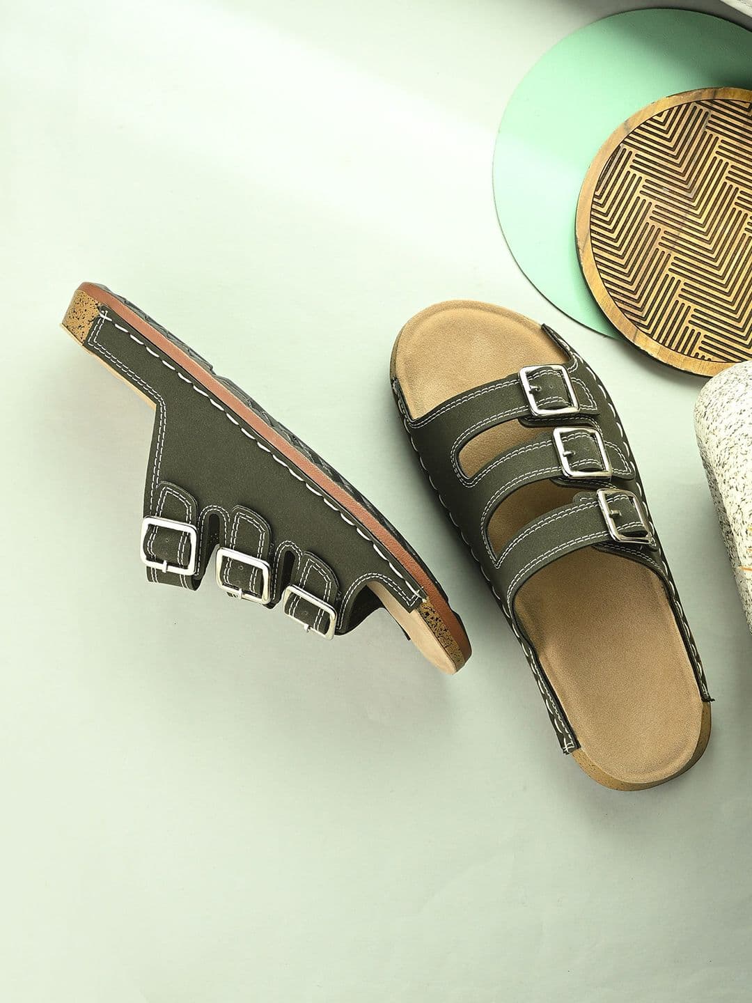 FAV SHOES Men Antiskid Comfort Sandals - view 1
