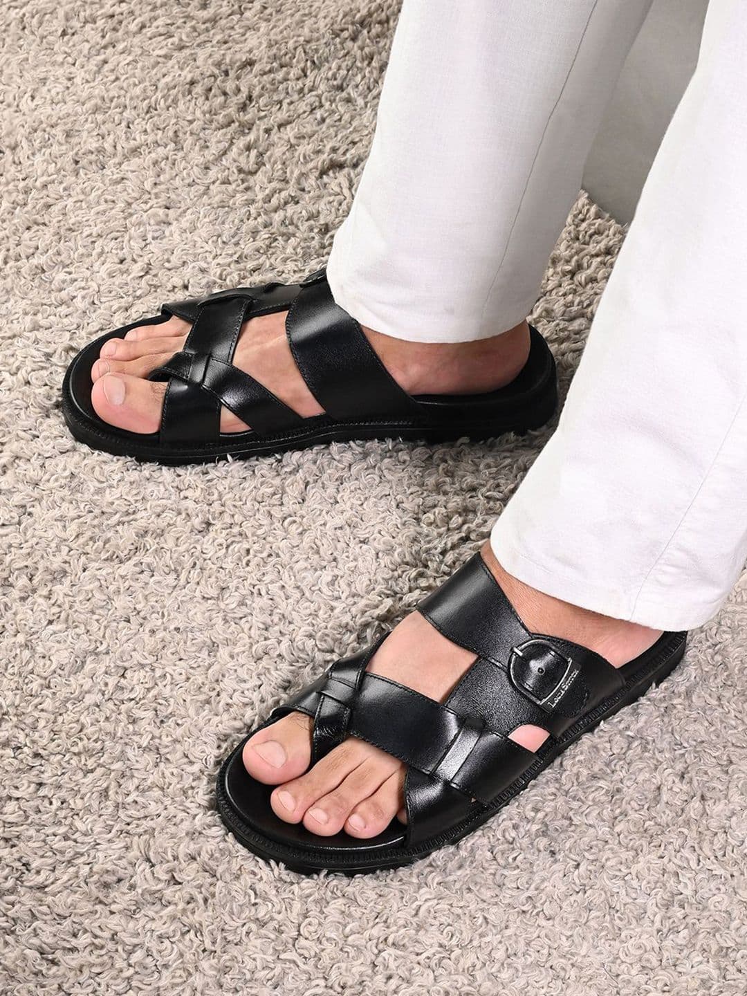 LOUIS STITCH Men Kolhapuri Style Lightweight Toe Ring Leather Sandal - view 1