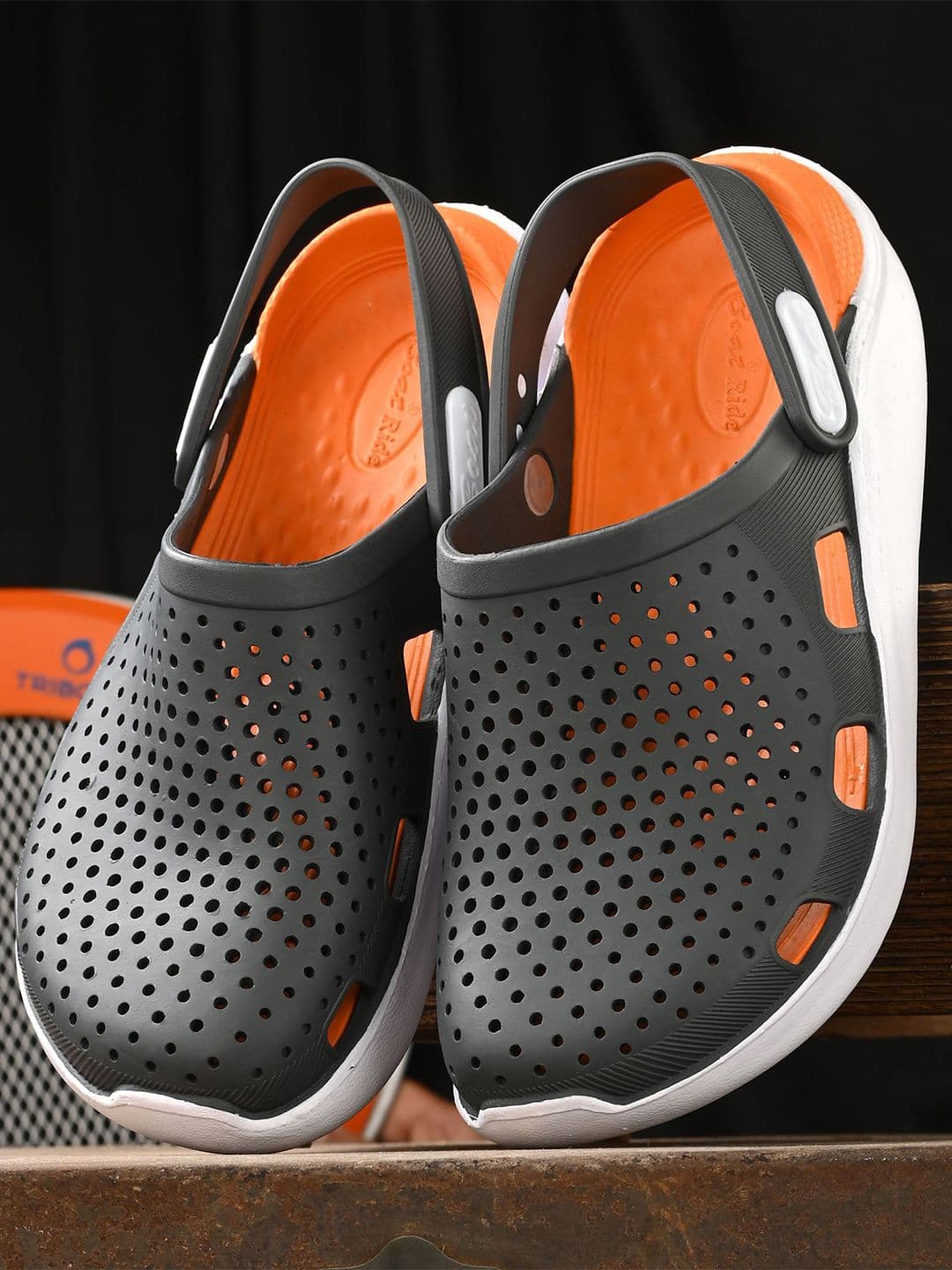 Vellinto Men Self Design Croslite Clogs - view 1