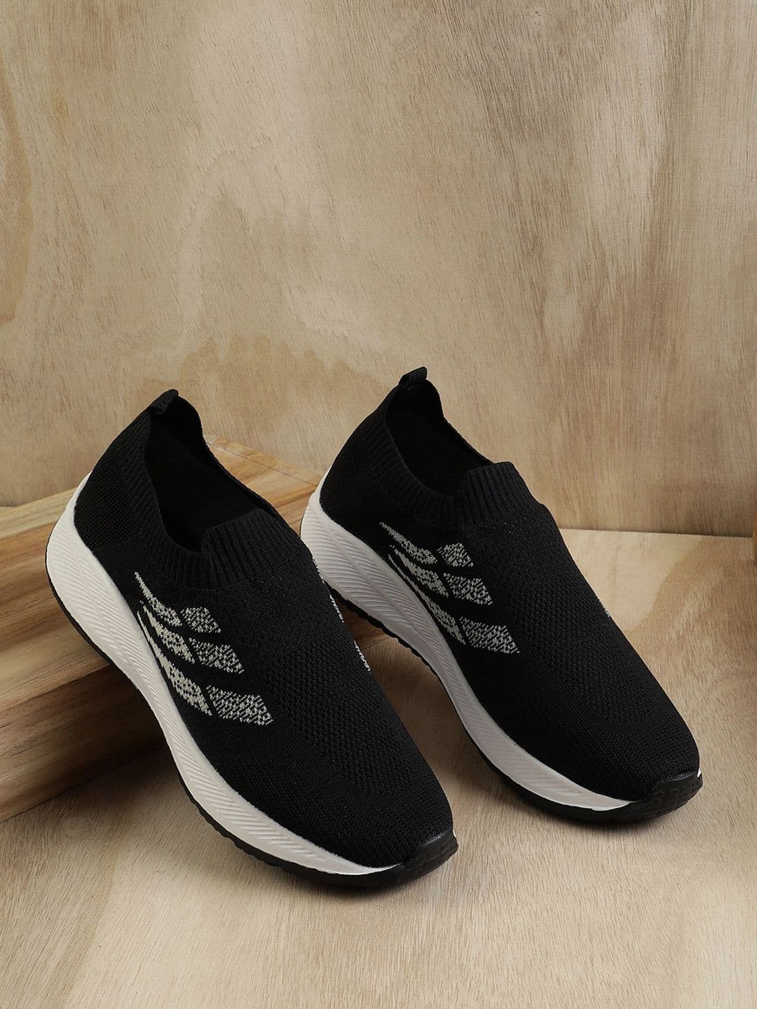 COGS Men Mesh Walking Non-Marking Shoes - view 1