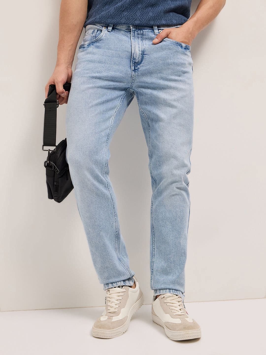 THE BEAR HOUSE Men Slim Fit Mid-Rise Light Fade Stretchable Jeans - view 1