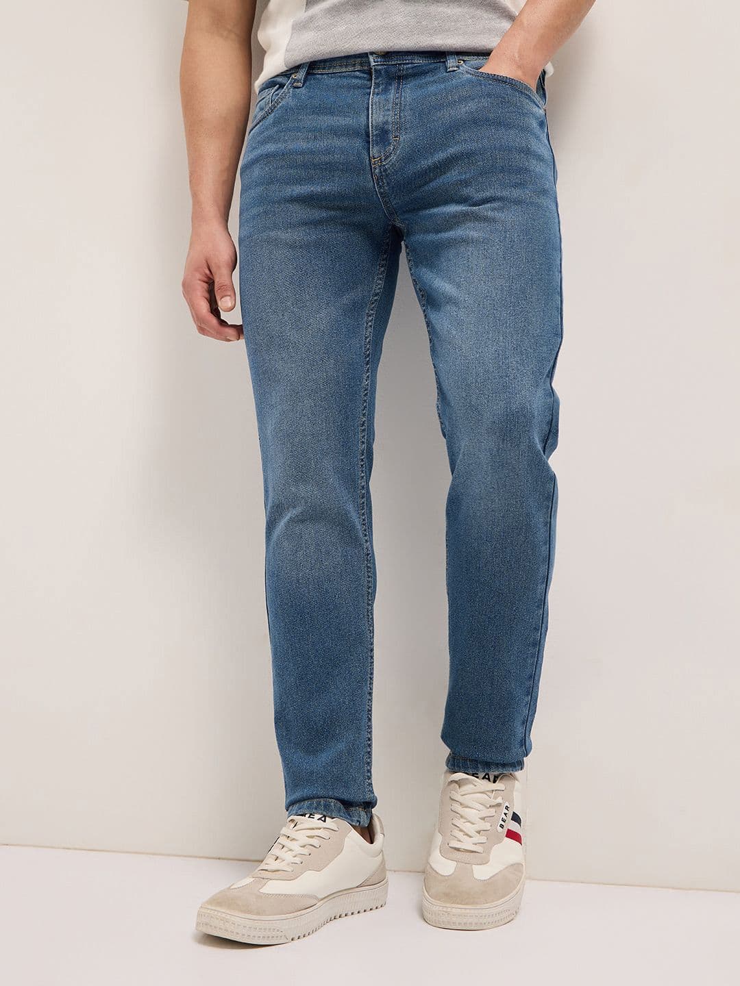 THE BEAR HOUSE Men Slim Fit Mid-Rise Light Fade Stretchable Jeans - view 1