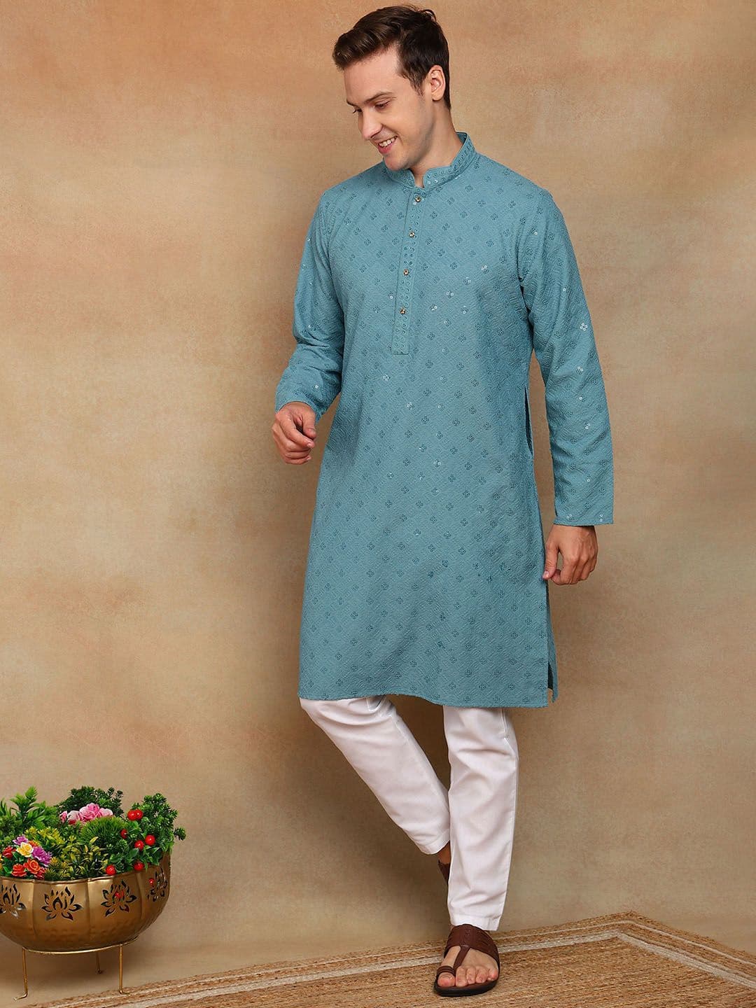 House of Pataudi Geometric Embroidered Mandarin Collar Sequinned Kurta - view 1