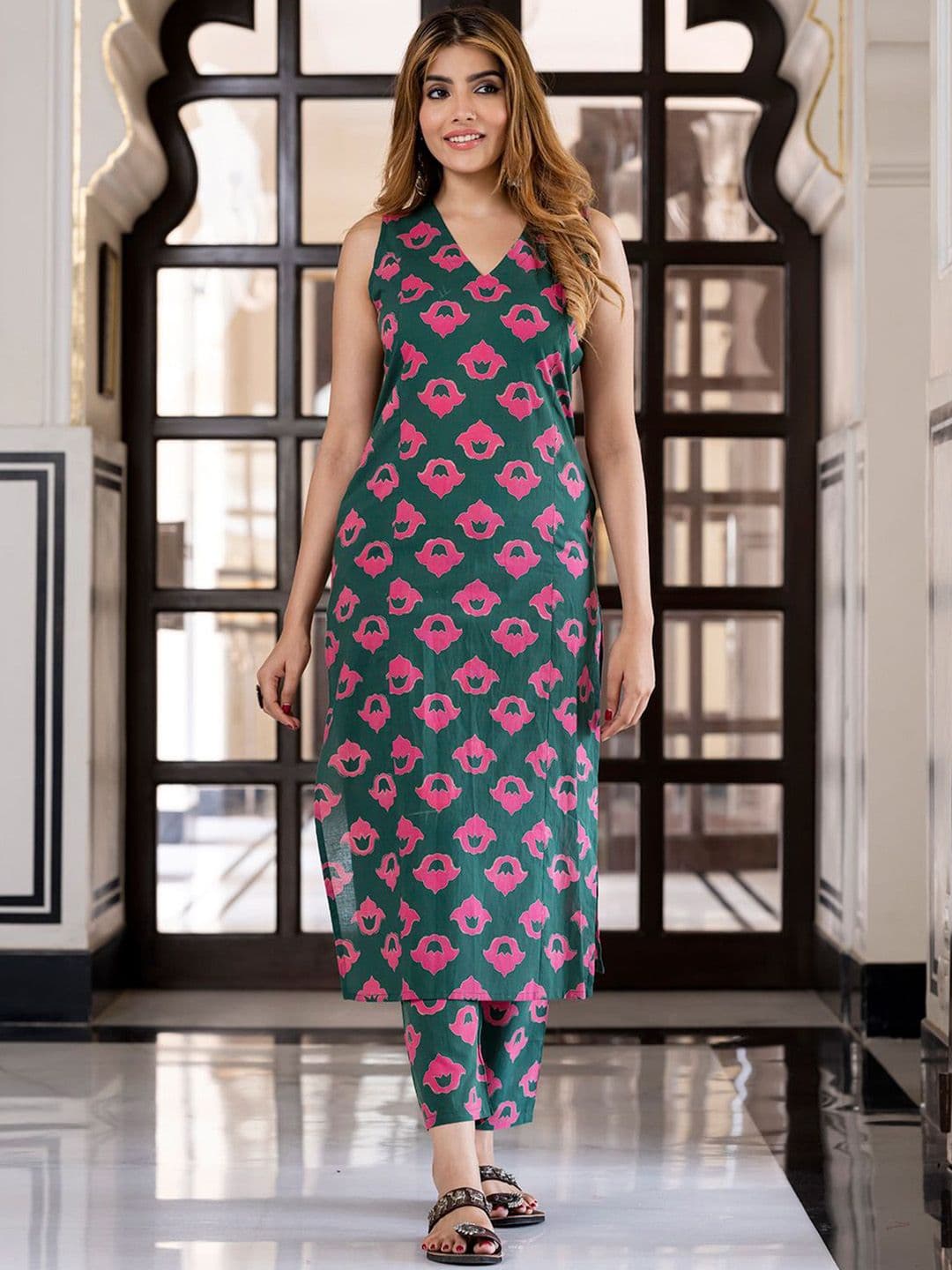 Jaitpuriya Floral Printed V-Neck Pure Cotton Straight Kurta & Trousers - view 1