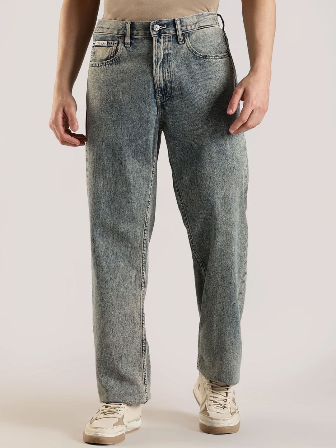Calvin Klein Jeans Men Straight Fit Mid-Rise Light-Wash Light Fade Jeans - view 1