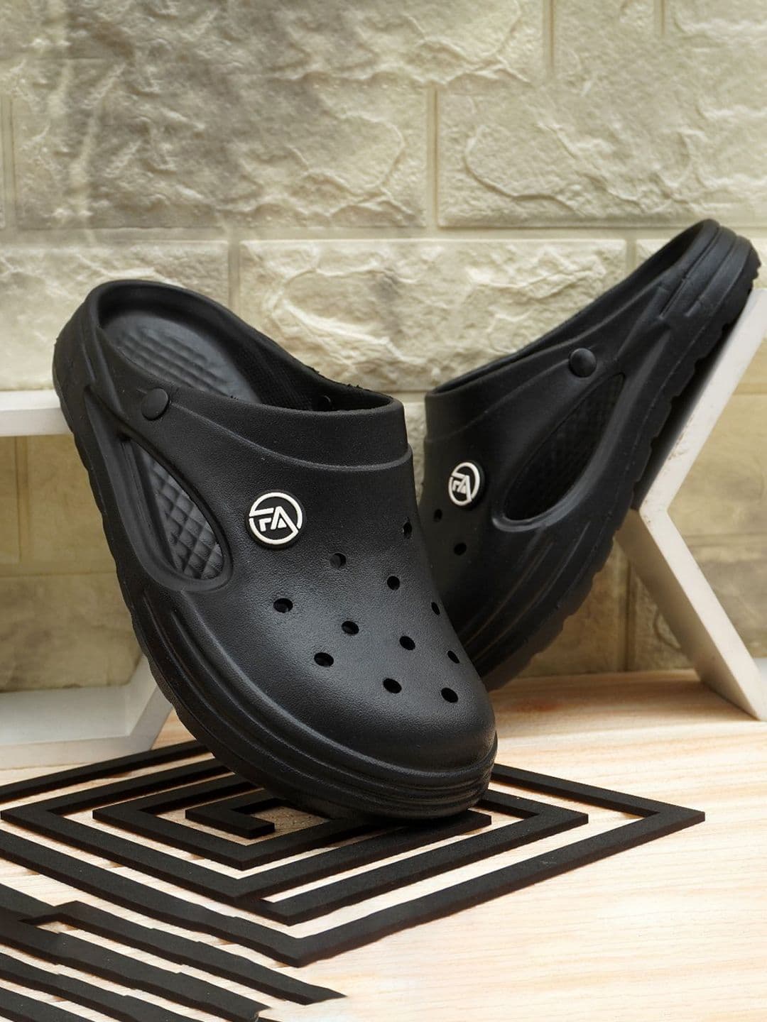 Feel alive Set Of 3 Ultra-Comfortable & Lightweight Thong Flip-Flops & Sliders - view 1